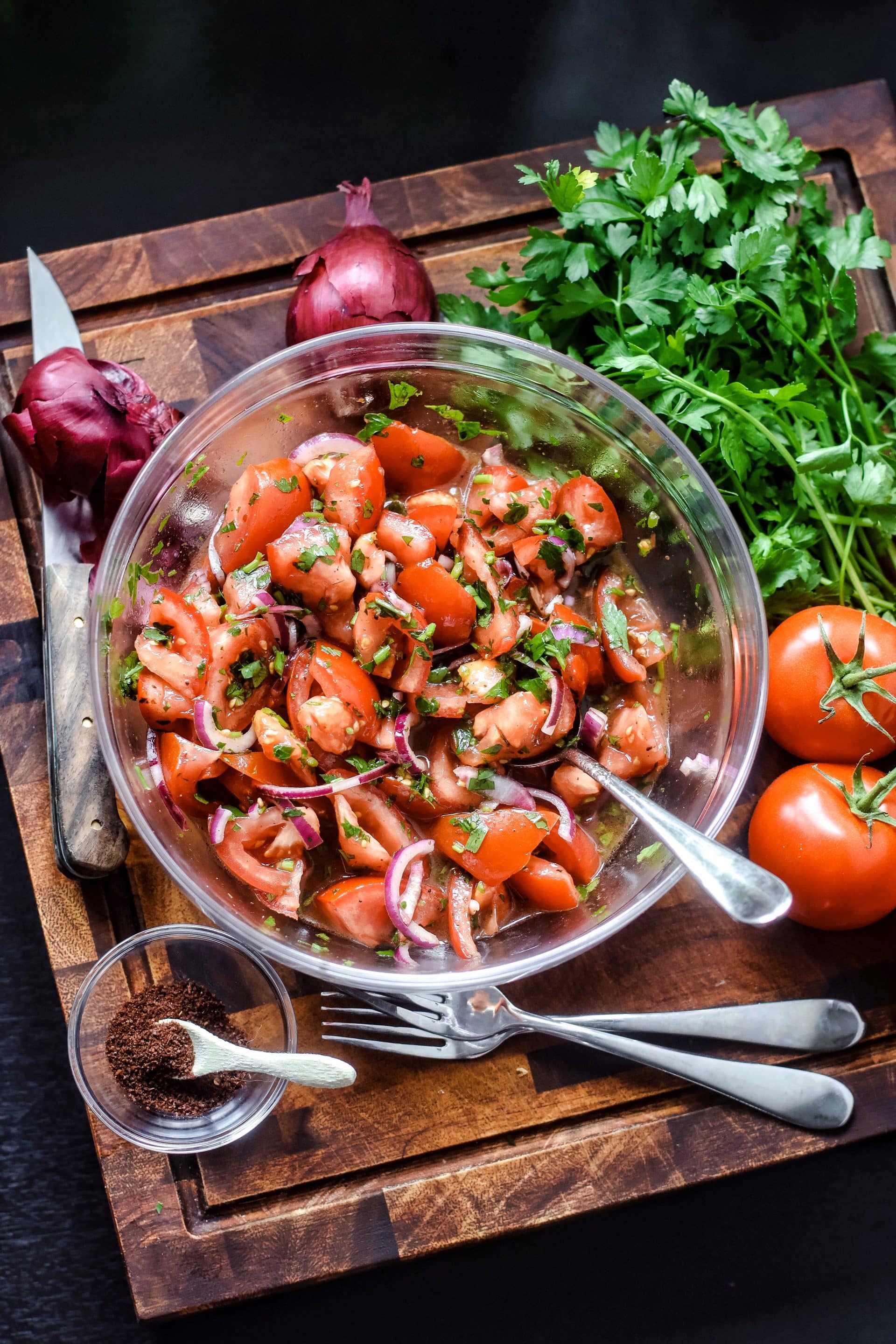 Tomatensalat schmeckt super frisch mit Sumachdressing