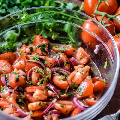 sieht dieser Tomatensalat mit Sumachdressing nicht phantastisch aus?