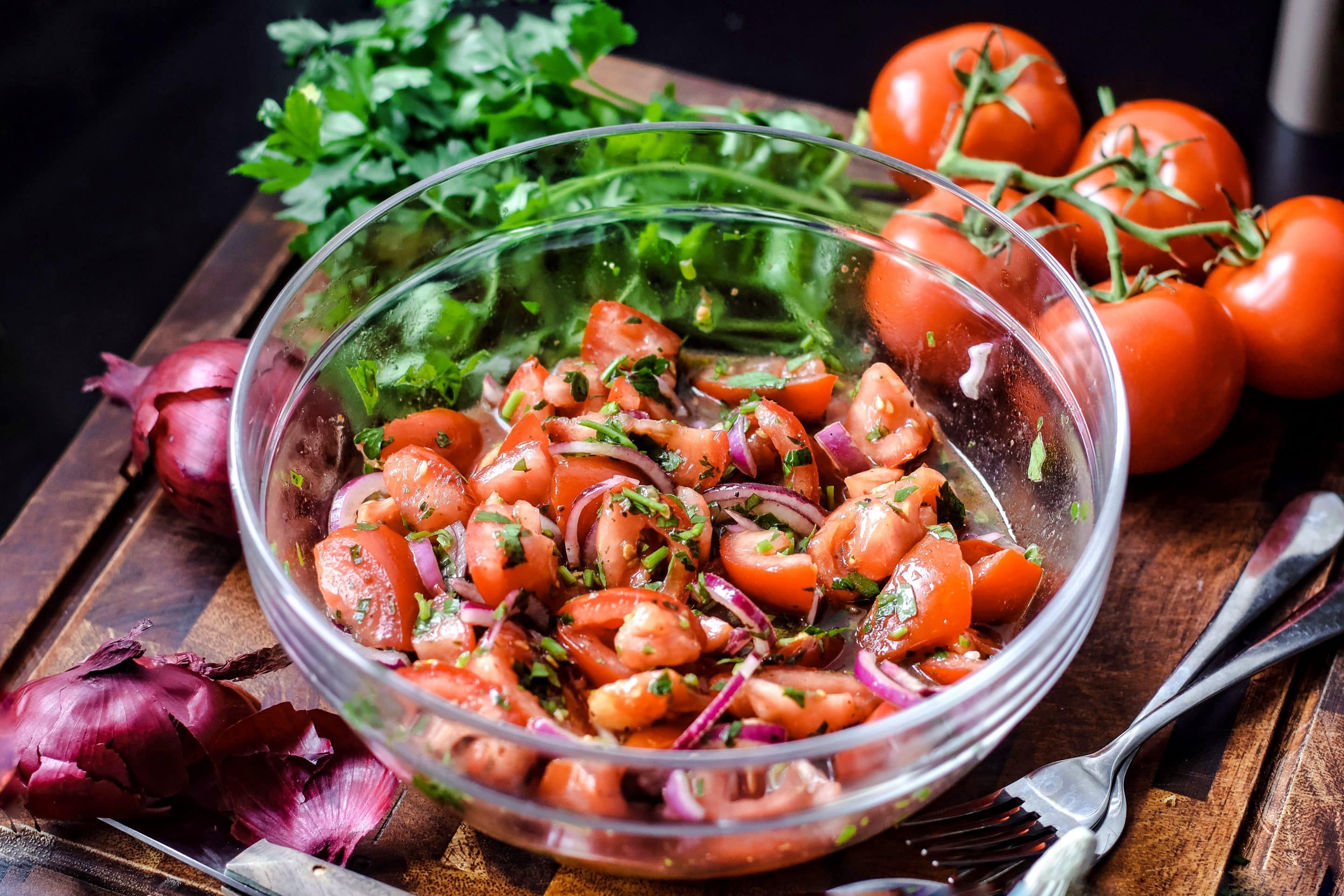 Tomatensalat mit Sumachdressing ist herrlich erfrischend