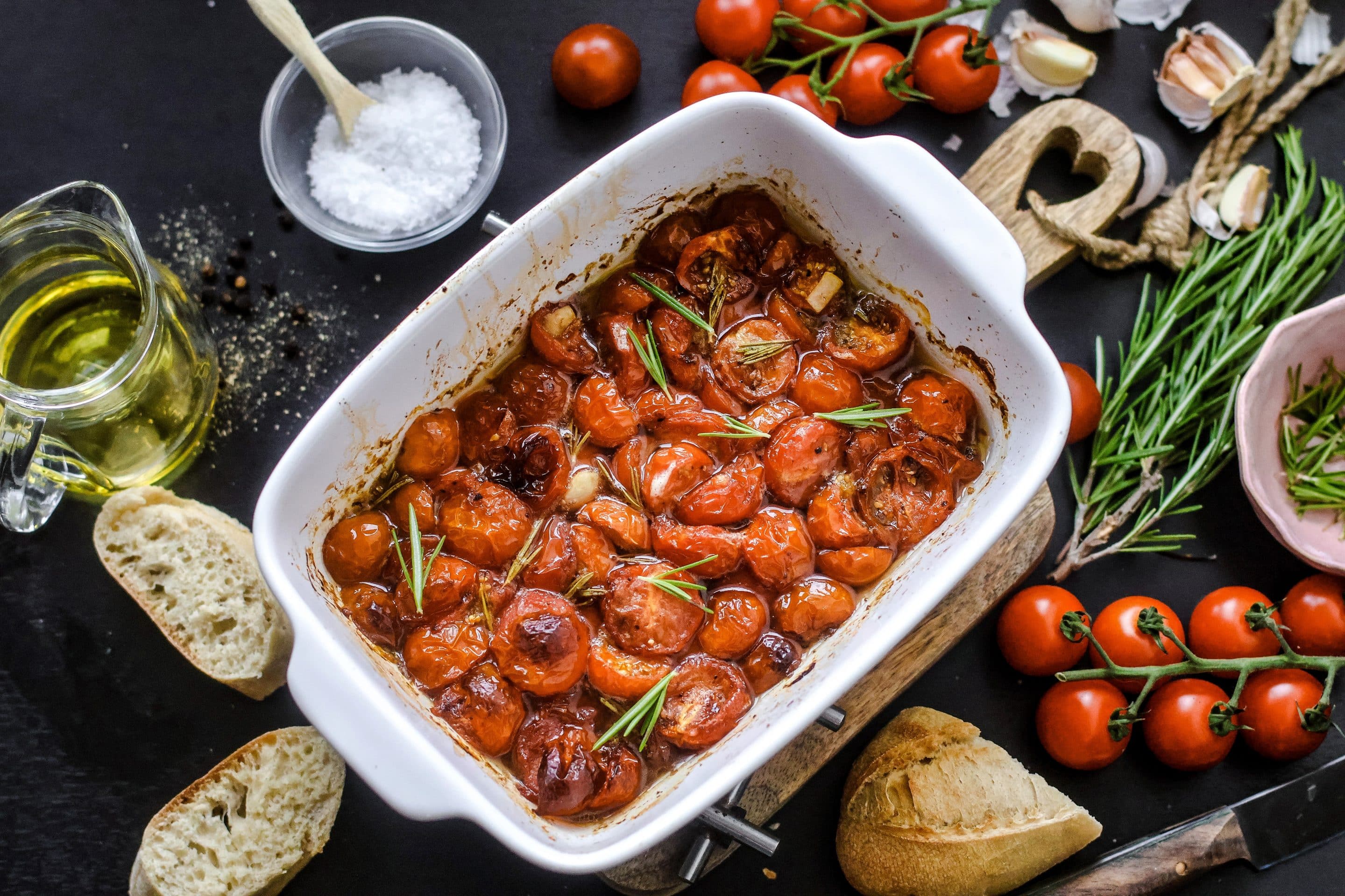 Tomaten aus dem Ofen sind die perfekte Beilage
