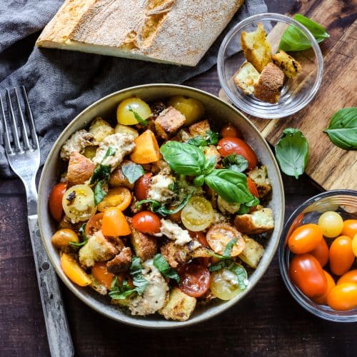 Brotsalat italienischer Art wird auch Panzanella genannt