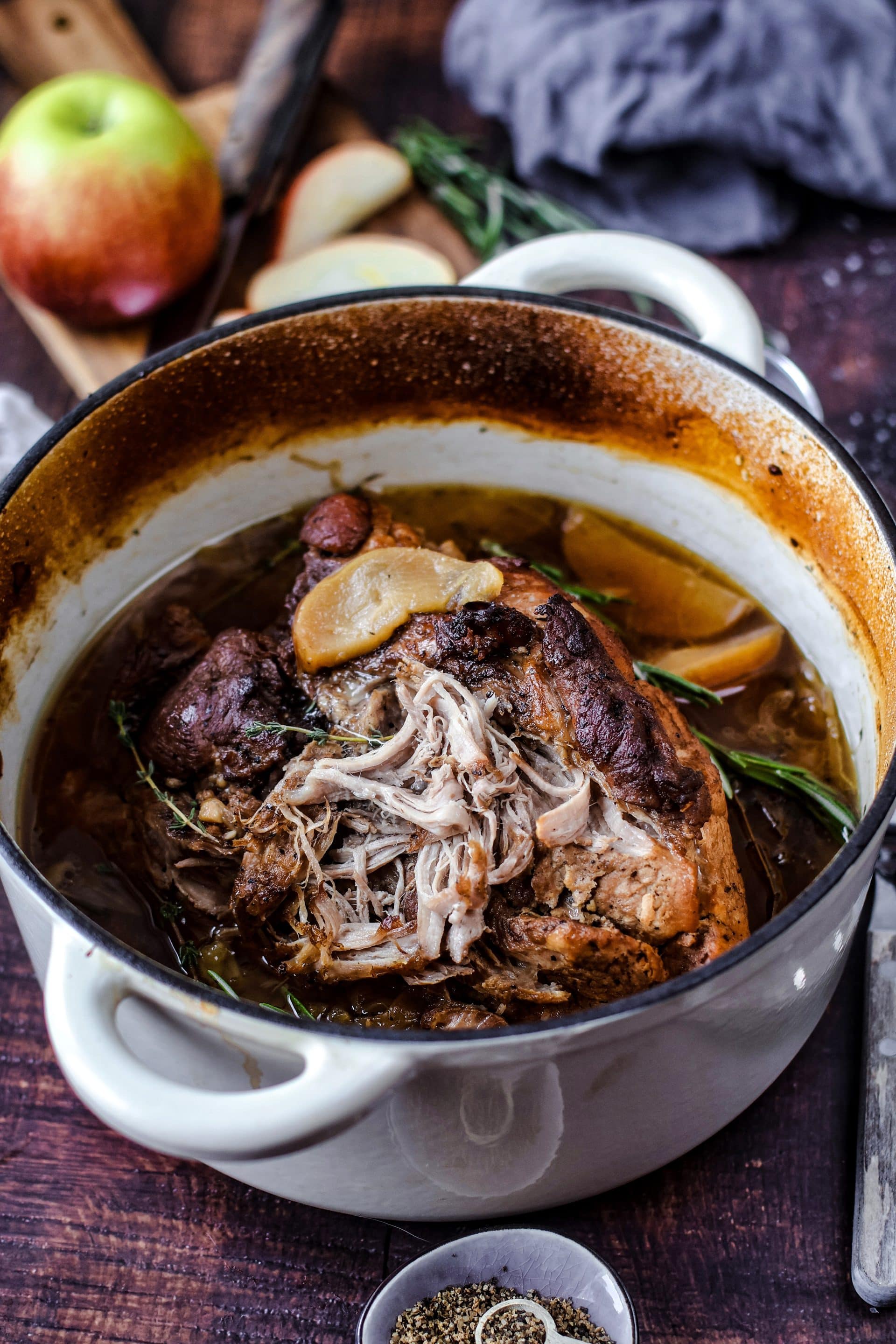 Der Schweinebraten mit Apfelsauce ist superzart