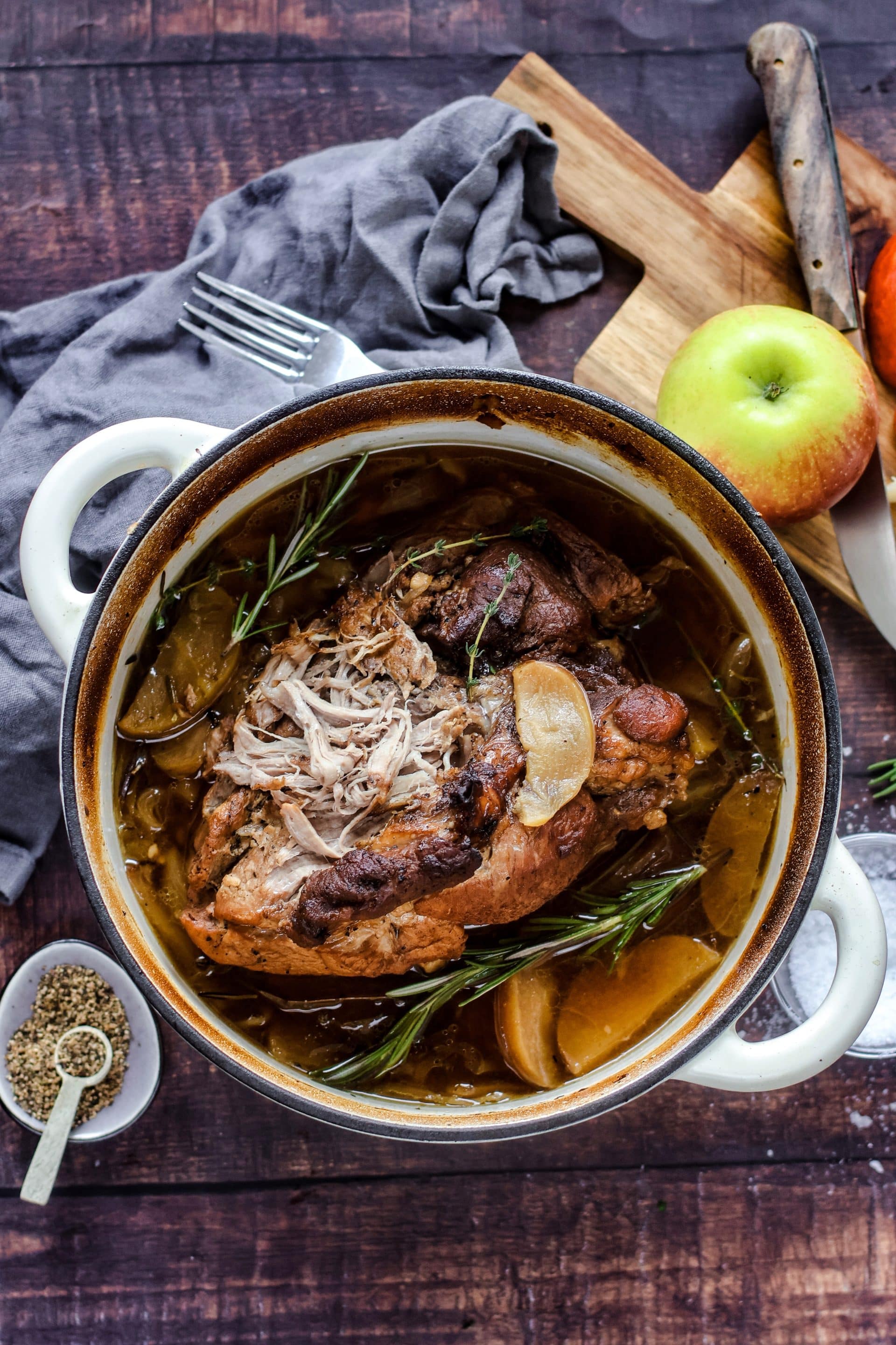 Schweinebraten mit leckerer Apfelsauce
